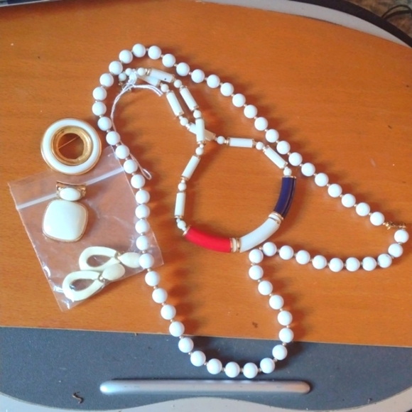 Vintage Jewelry Lot - Picture 1 of 3